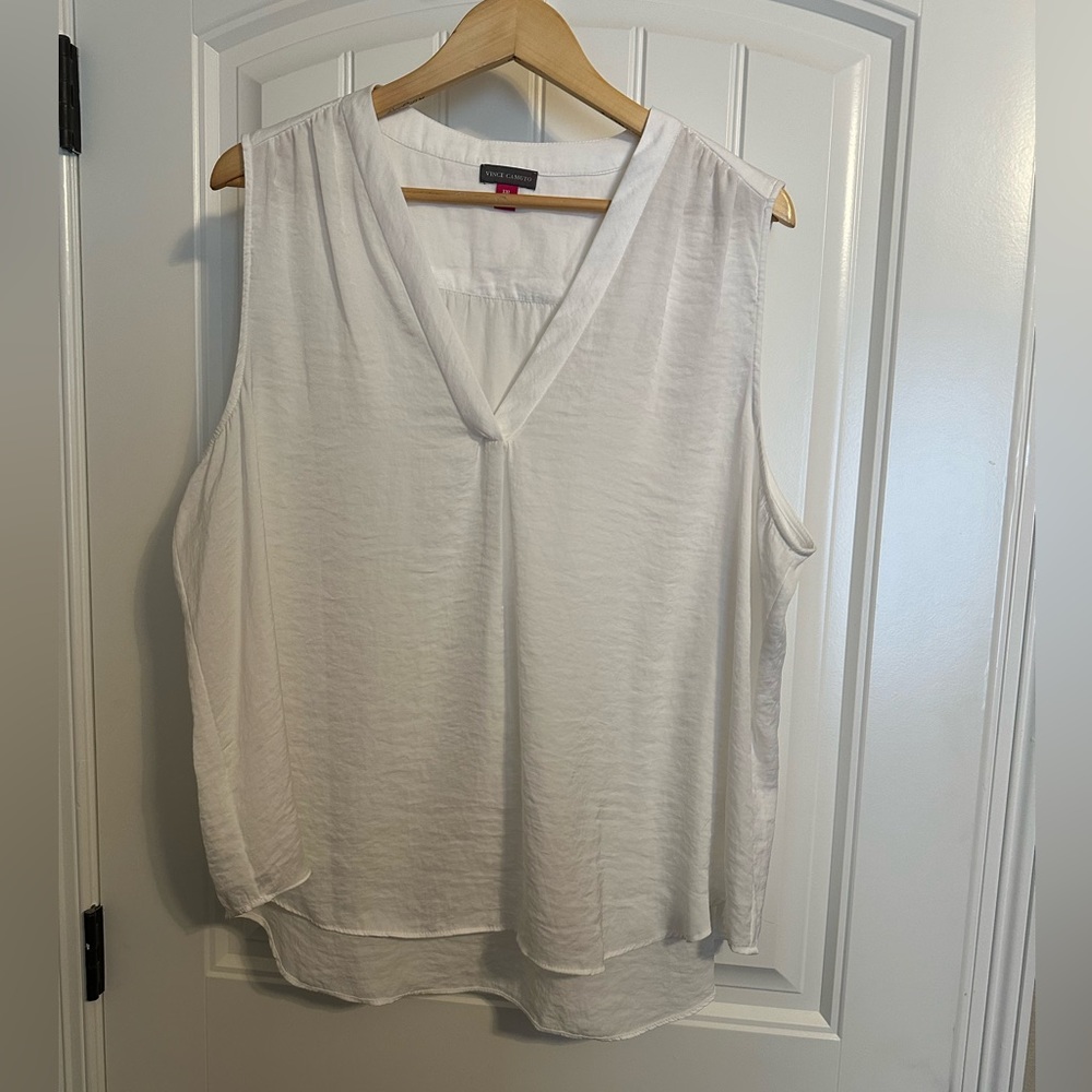White Sleeveless XXL Vince Camuto Blouse.